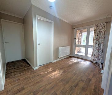 3 bedroom detached bungalow to rent - Photo 5