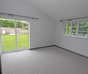 2 bedroom detached bungalow to rent - Photo 2