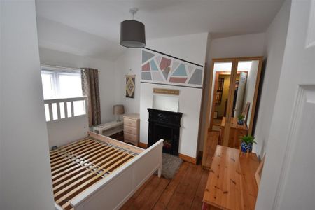 3 bedroom terraced house to rent - Photo 2