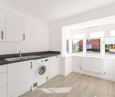 Particularly well presented three bedroom semi-detached house with ... - Photo 1