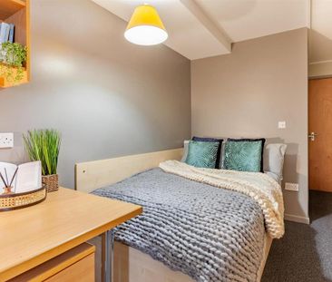 1 bedroom in a flat share to rent - Photo 3