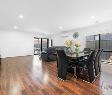 Stunning Family Residence in Prime Craigieburn Location - Photo 4