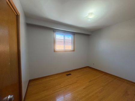 For Lease - 20 Sorlyn Avenue, Toronto, Ontario - Photo 5