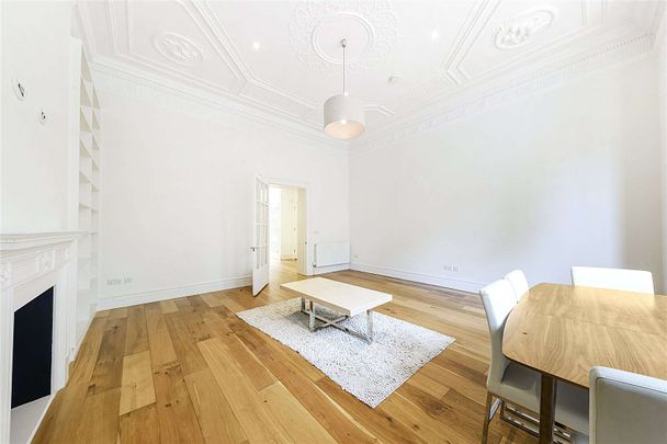 A remarkable example of a stunning one bedroom period apartment on a highly sought after garden square. - Photo 1