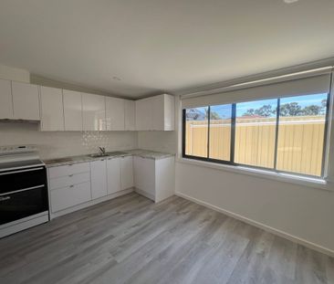 Beautifully Renovated 2-Bedroom Bungalow with Modern Charm - Photo 4