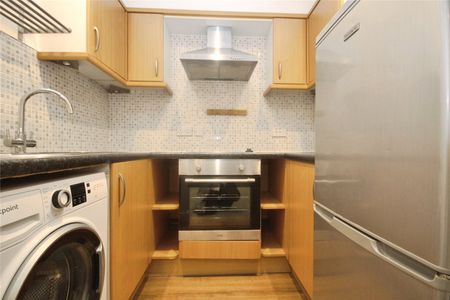 Morden Road, Mitcham, CR4 4DR - Photo 5