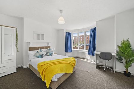 1 bedroom in a house share to rent - Photo 3