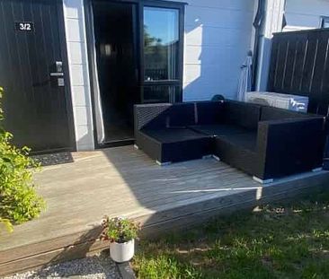 Near new low maintenance townhouse - Photo 3