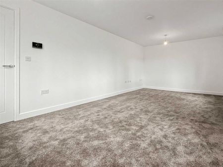 4 bedroom semi-detached house to rent - Photo 4