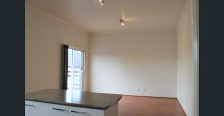MODERN TOWNHOUSE PACKED WITH FEATURES! - Photo 4