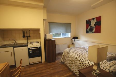 Studio to rent - Photo 2