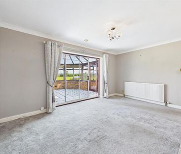 3 bedroom detached bungalow to rent - Photo 3