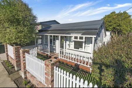 Sunny Stand-Alone 3 Bedroom Home w/ Huge Backyard - Photo 2