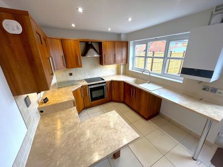 2 bedroom semi-detached house to rent - Photo 2