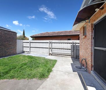 10 Tambet St, Bentleigh East VIC 3165 - House For Rent | Domain - Photo 5