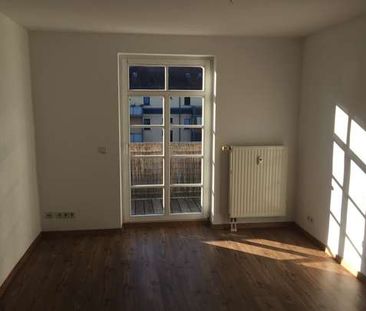 2 OG Balkon / Laminat und Bad mit Fenster + Wanne - Foto 6