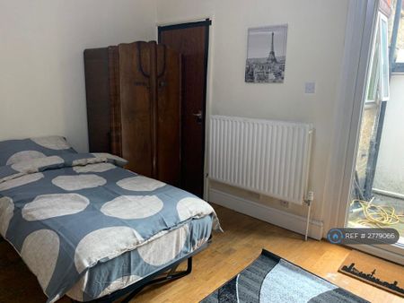 Studio to rent - Photo 4