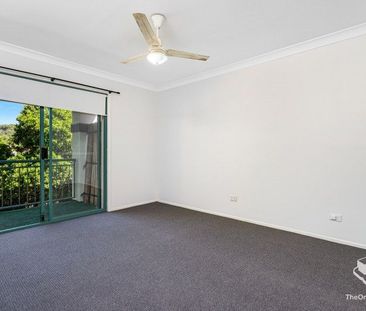 TOWNHOUSE WITH CREEK ACCESS - Photo 3
