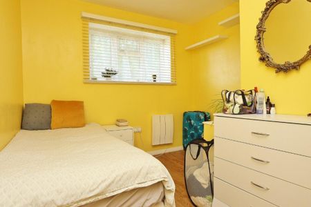 3 bedroom end of terrace house to rent - Photo 5
