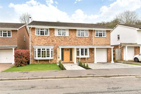 An ideally located family home presented to a high standard throughout - Photo 4