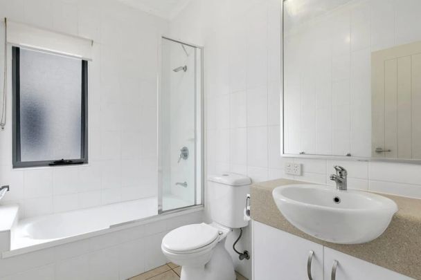 Convenient 2 bedroom apartment close to the beach. - Photo 1