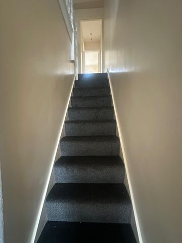 Three/Four bed house ideal for families- £2550 - Photo 4