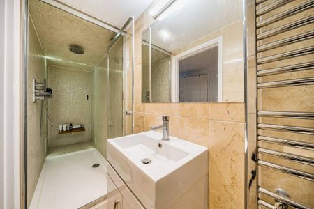 3 bedroom mews to rent - Photo 5