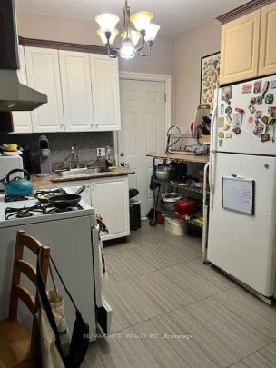 247 Lansdowne Avenue #2nd Fl - Photo 1