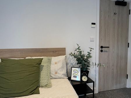 Rooms 6, 7 and 8, Flat 14, Commercial Point, NG9 2NG, NOTTINGHAM - Photo 3