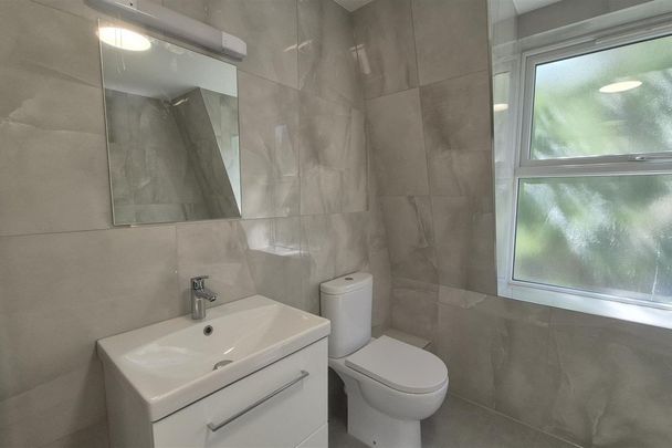 GOLDHAWK ROAD - Photo 1