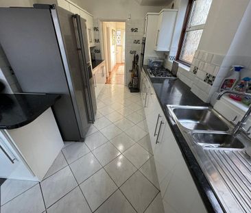 3 bedroom semi-detached house to rent - Photo 6