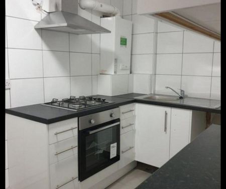 4 bedroom flat to rent - Photo 3