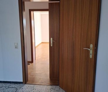 In Rheinnähe ruhige 3-Zimmer-Wohnung mit großem Sonnenbalkon (Linie... - Photo 1