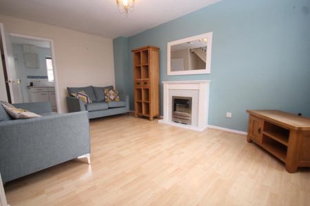 2 Bed Terraced House, Stonegate Crescent, LS7 - Photo 2