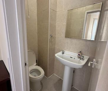 House share to rent - Photo 3