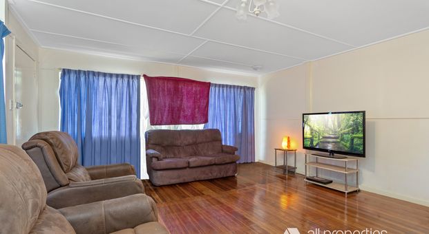 CONVENIENCE... SCHOOLS, GARDEN CITY & BUSES - Photo 1