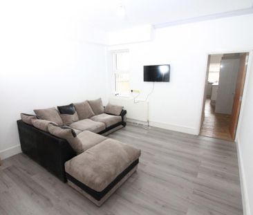 4 bedroom terraced house to rent - Photo 4