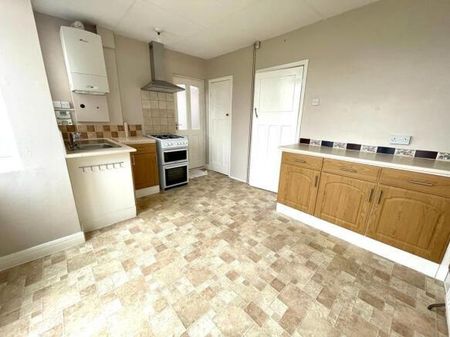 2 bedroom semi-detached house to rent - Photo 4