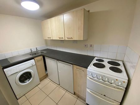 Tatton Road, Sale, Greater Manchester, M33 - Photo 2