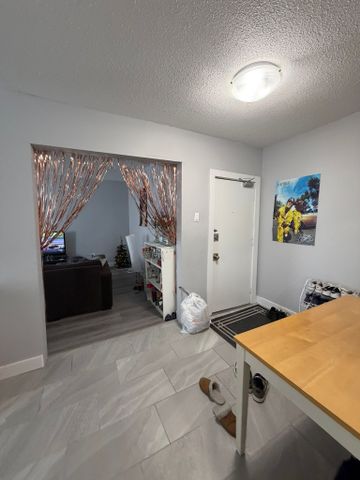 405 Elgin - Photo 2
