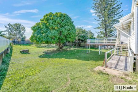 4 BEDROOM QUEENSLANDER IN BUNDABERG NORTH - Photo 2