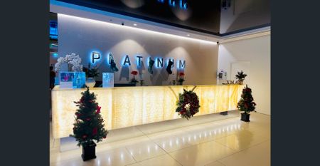 Modern 2bed apartment in the Heart of Southbank "Stunning Views & Prime Location" - Photo 3