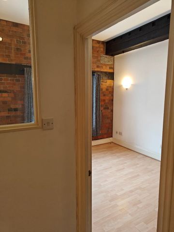 1 Bed Flat, Ferry Street, BS1 - Photo 3