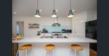 Modern Family Home - Photo 4