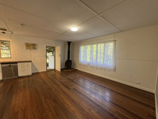 3 BEDROOM HOME - FULLY FENCED - Photo 1