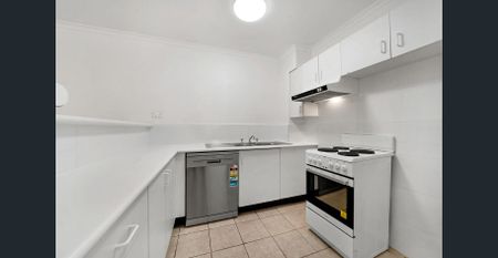 Freshly Painted 2 Bedroom Unit - Photo 4