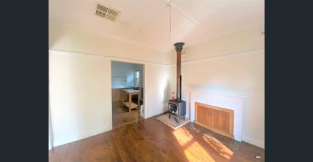3 Bedroom Home in South Albury - Photo 4