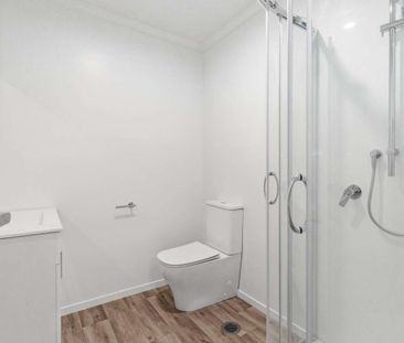 Easy-care 2-bedroom, 2-bathroom Home In A Convenient Location - Photo 5