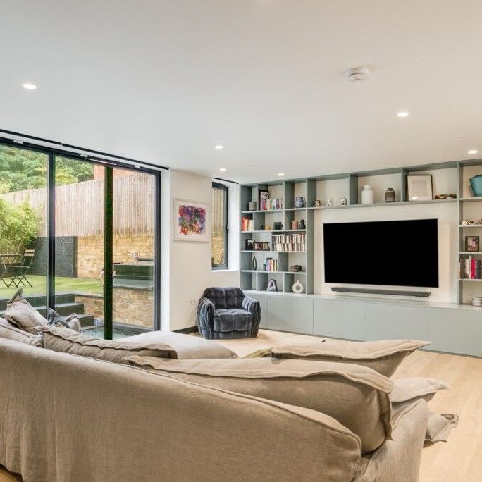 3 Bedroom Flat To Let - Photo 1