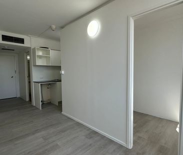RENOVATED STUDIO 1KM TO AUBURN STATION - Photo 2